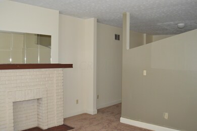 96 FAMILY ROOM ANOTHER VIEW