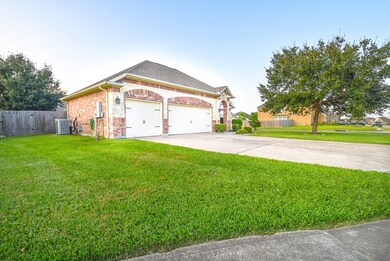 2053 Lepper St, Alvin, TX 77511 - photo 6