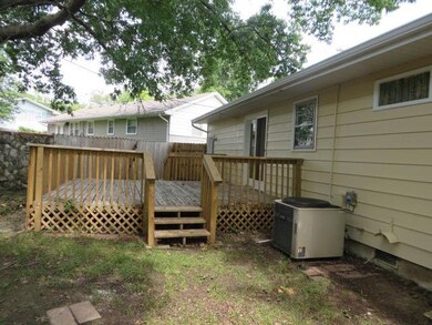 Nice deck to relax on!