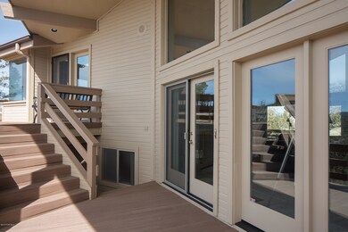Entry - 1487 Forest View