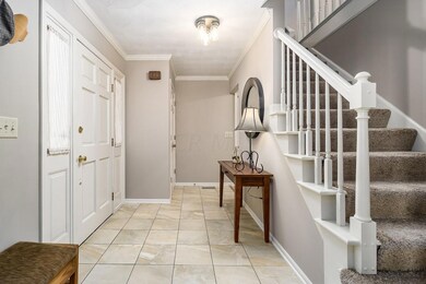 Foyer 6829 Glengarry Ct.