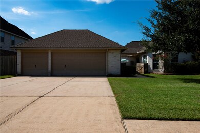 836 Falcon Lake Dr, Friendswood, TX 77546 - photo 3