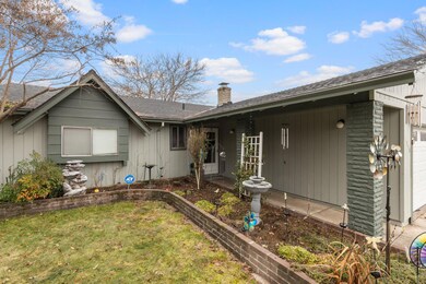 1050 Edwina Ave, Central Point, OR 97502 - photo 4
