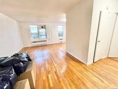 42-40 Bowne St unit 6, Flushing, NY 11355 - photo 3