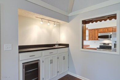 10208_Windrow_Ct-15