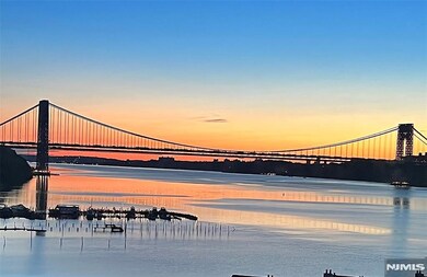 Hudson Harbor unit 11D, Edgewater, NJ 07020 - photo 2