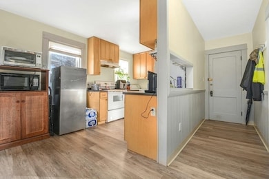 121 Beaconsfield Rd unit 2, Worcester, MA 01602 - photo 2