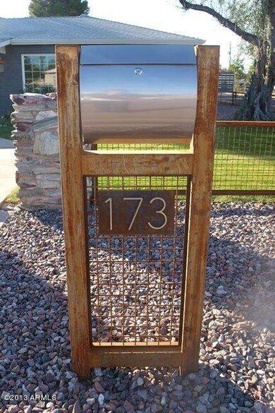 Signature Custom Mailbox and House Nmbr