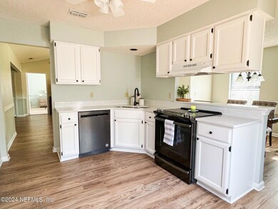 914 Aries Rd W, Jacksonville, FL 32216 - photo 3