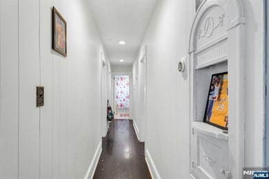 Detailed architecture, hallway to bedrooms