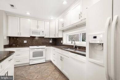 11392 Links Dr, Reston, VA 20190 - photo 2