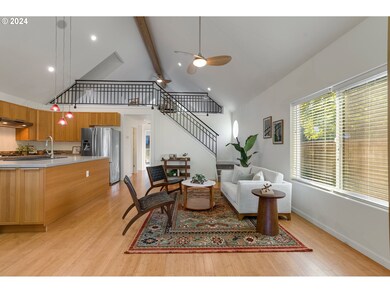 Living Room/Entrance