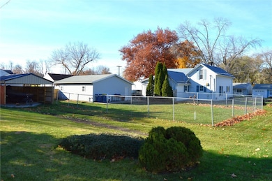 1102 D Ave, Vinton, IA 52349 - photo 3