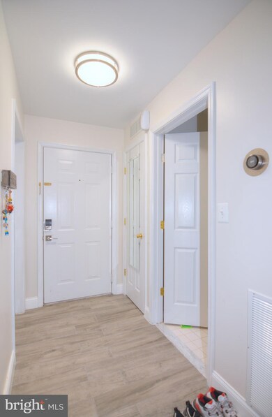 18825 Sparkling Water Dr unit A, Germantown, MD 20874 - photo 3
