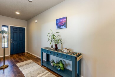 5-web-or-mls-805 SE Dacotah Court-4