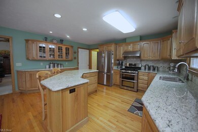 90 Greentree Cir, Aurora, OH 44202 - photo 2