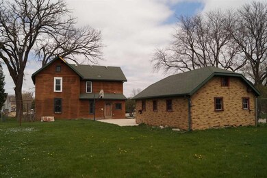 2742 Thinnes St, Cross Plains, WI 53528 - photo 2