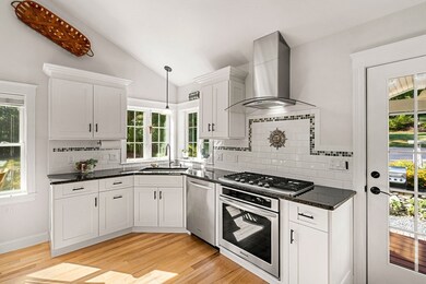 14 Cross St, Dunstable, MA 01827 - photo 5