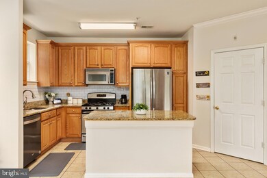 13064 Marcey Creek Rd, Herndon, VA 20171 - photo 6