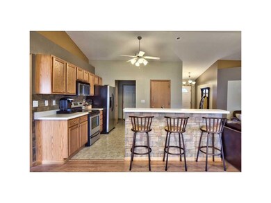 1115 Wolf Dr NW, Cedar Rapids, IA 52405 - photo 7