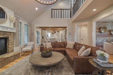 Living area featuring recessed lighting, an inviti