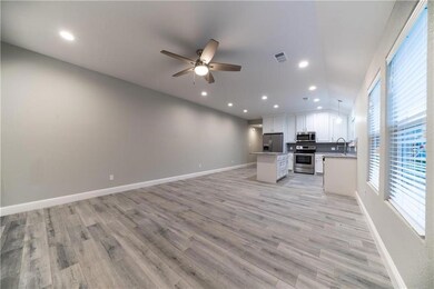 802 N Throckmorton St unit 802, Sherman, TX 75090 - photo 3