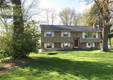 9 Woodhall Ln, Clifton Park, NY 12065 - photo 2