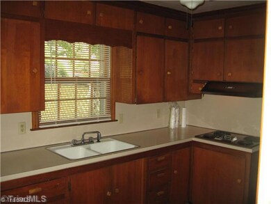 Kitchen. Don t you just love a kitchen window at the sink to enjoy the very nice backyard!