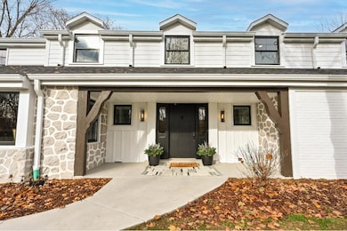 10525 N Fairway Ln, Mequon, WI 53092 - photo 2