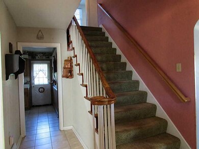 Entry/Foyer.