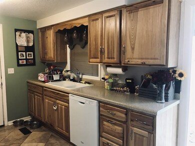 106 S Dewey St, Auburn, IN 46706 - photo 3