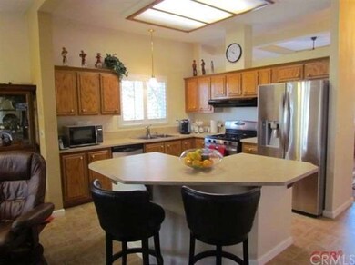 Kitchen and Breakfast Bar