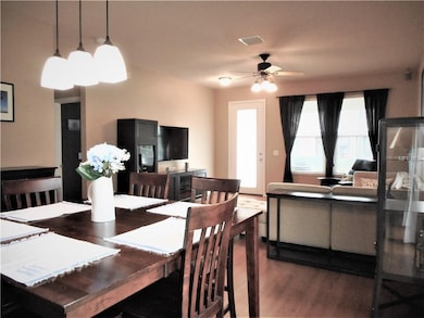 INFORMAL OR FORMAL DINING AREA