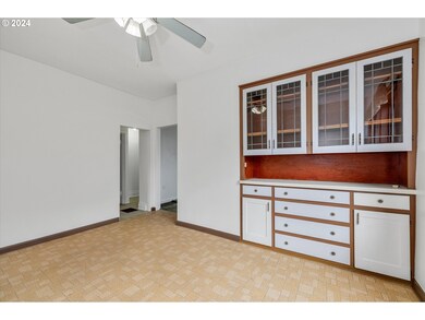 404 W 7th St, the Dalles, OR 97058 - photo 6