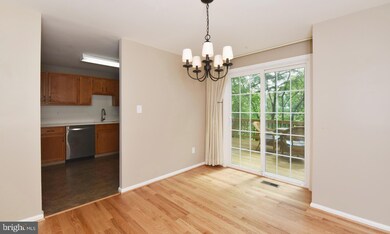 13843 Laura Ratcliff Ct, Centreville, VA 20121 - photo 6