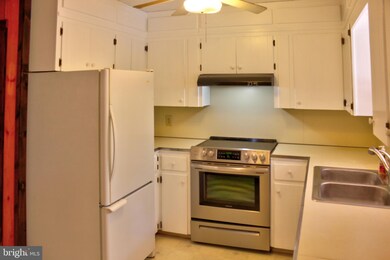 225 Sarah Ln, Basye, VA 22810 - photo 7