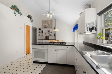 85 Souhegan St, Milford, NH 03055 - photo 4