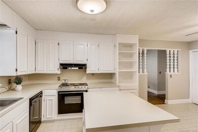 628 Hartness Rd, Statesville, NC 28677 - photo 4