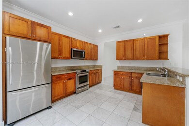 10770 NW 74th Ln, Doral, FL 33178 - photo 6