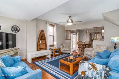 719 N 5th St, Grand Forks, ND 58203 - photo 3