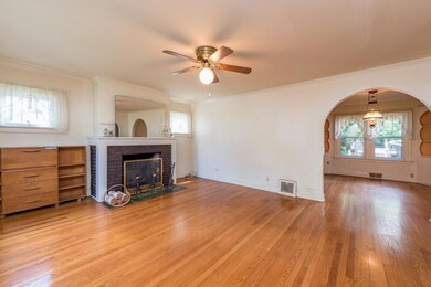 914 N Mcaree Rd, Waukegan, IL 60085 - photo 5