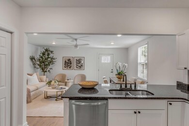 207 W Poplar