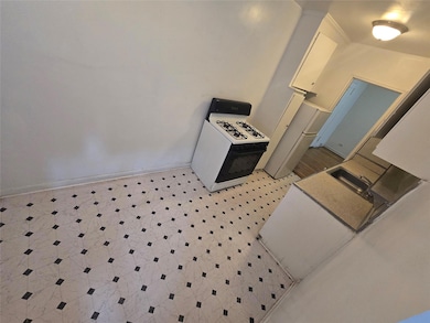 Stratton CoOp unit 4J, Bronx, NY 10460 - photo 6