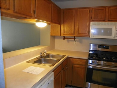 11901 Swearingen Dr unit 15C, Austin, TX 78758 - photo 2