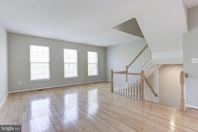 2432 Clover Field Cir, Herndon, VA 20171 - photo 6