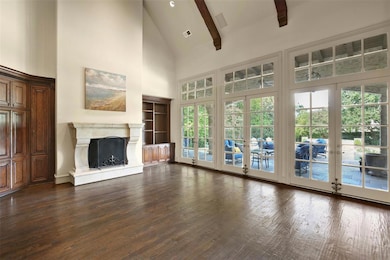 Open living area with views to the outdoors. Perfe