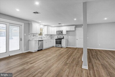 1041 Laurelee Ave, Reading, PA 19605 - photo 6