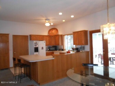 6 N 78th Ave 006