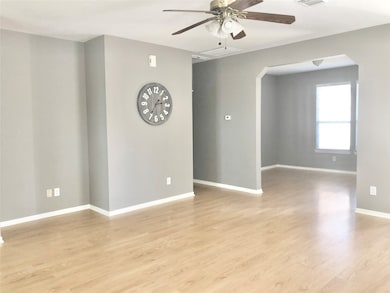 3112 Centennial Village Dr, Pearland, TX 77584 - photo 4