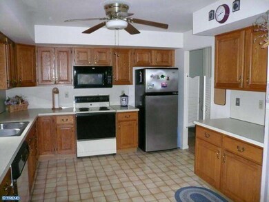 2945 Linda Ln, Reading, PA 19608 - photo 6
